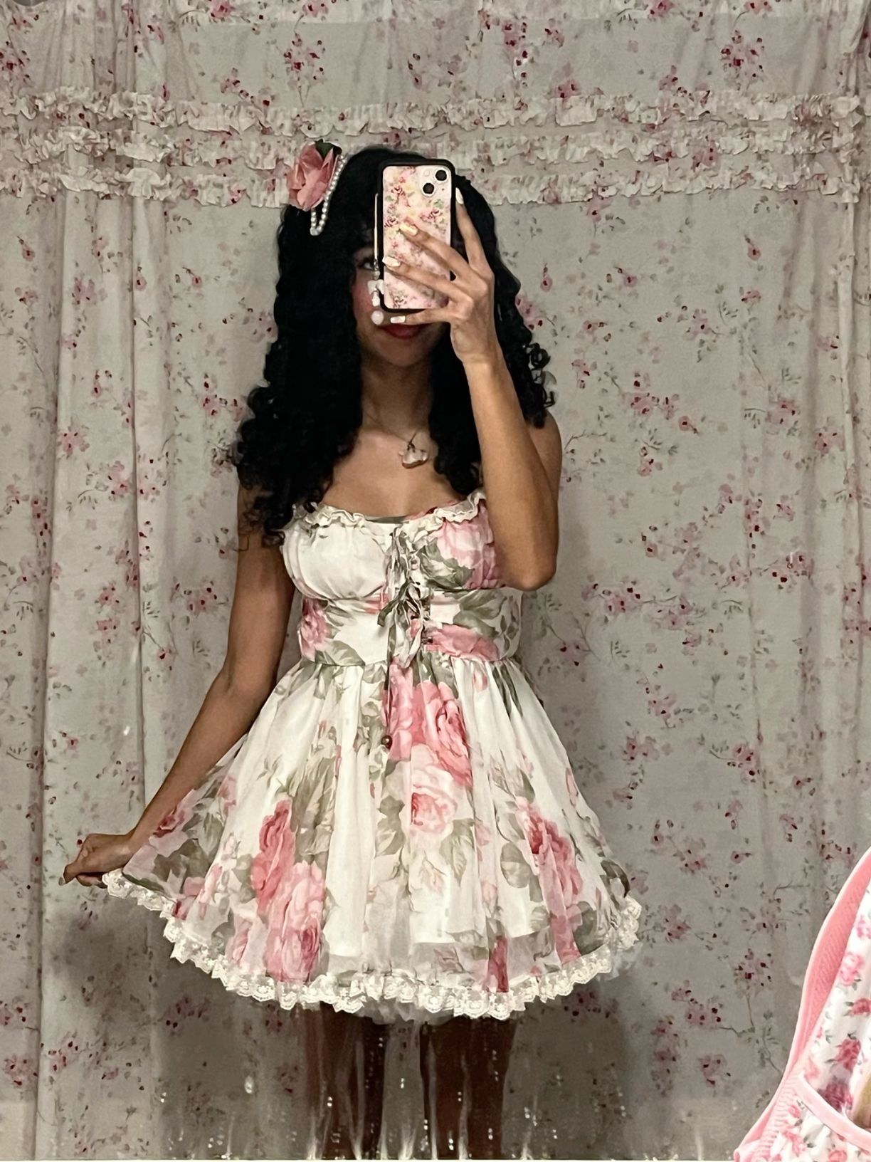 Feminine Coquette Girl Look 3
