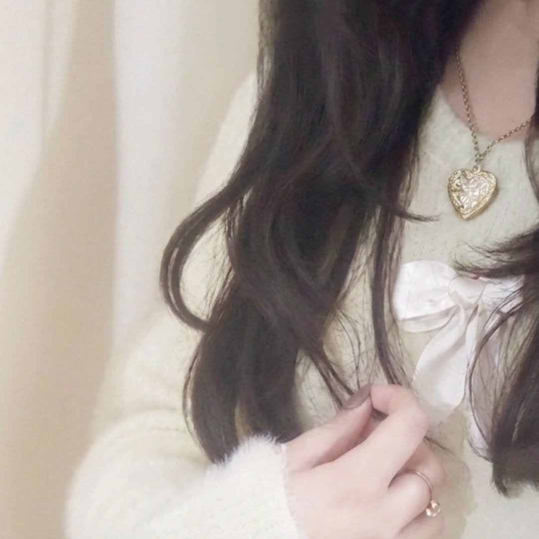 Feminine Coquette Girl Look 4