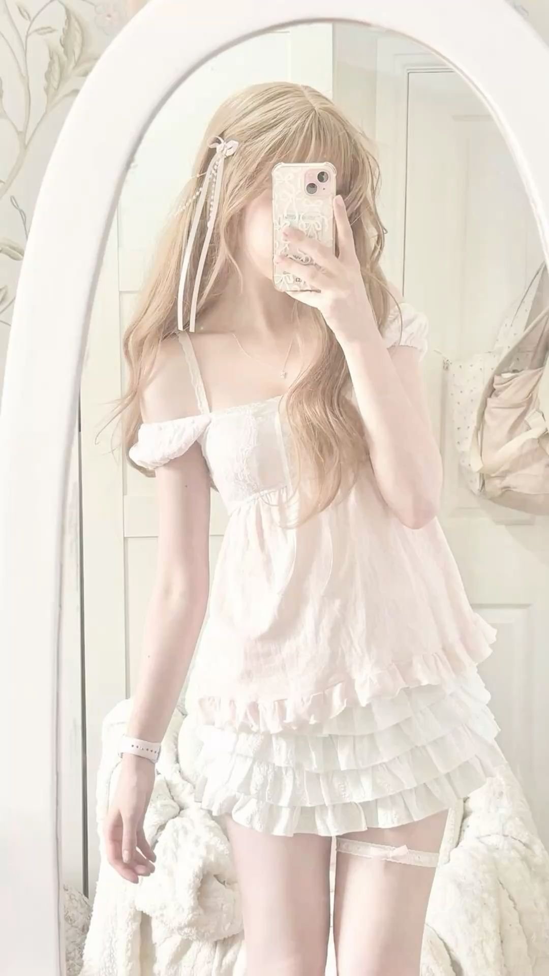 Vintage Feminine Coquette Look 4