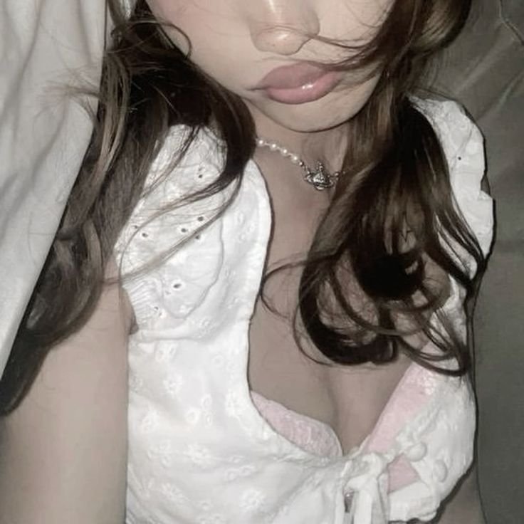 Coquette Aesthetic Girl Style Inspiration 4