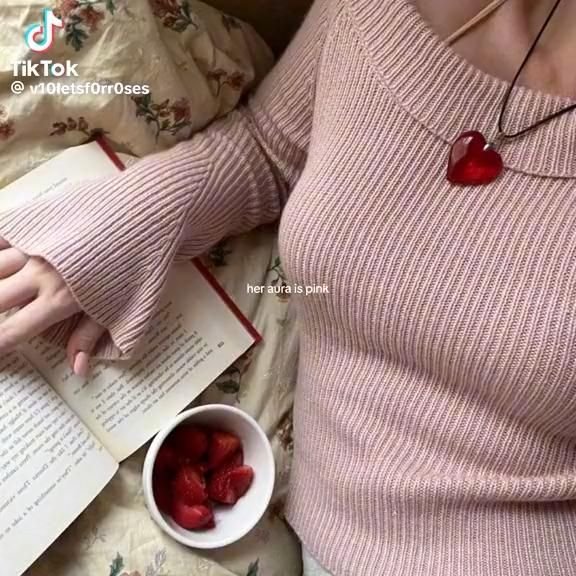 Coquette Girl Aesthetic Image 4