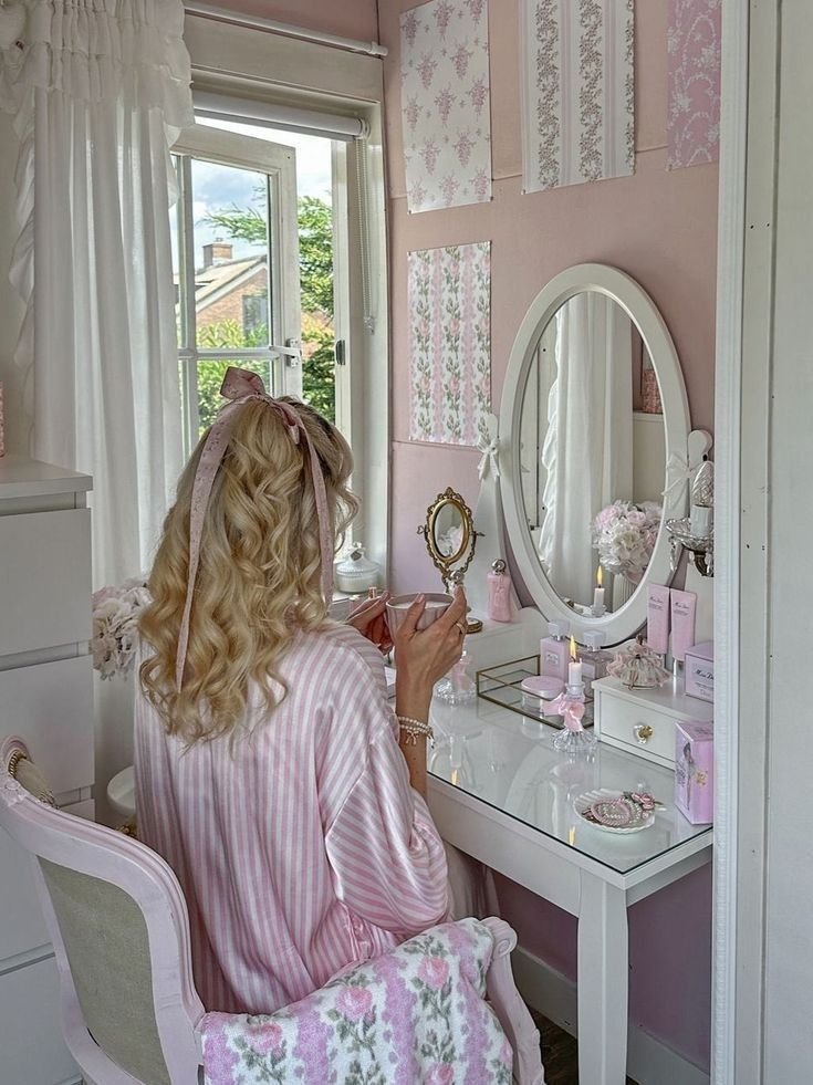 Coquette Girl Aesthetic Image 4