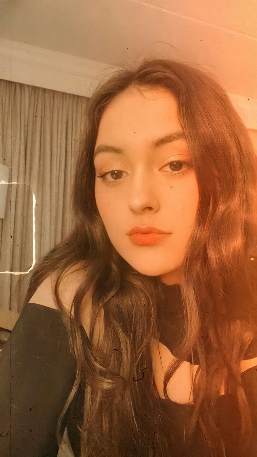 Beautiful Girl Selfie Pose 2