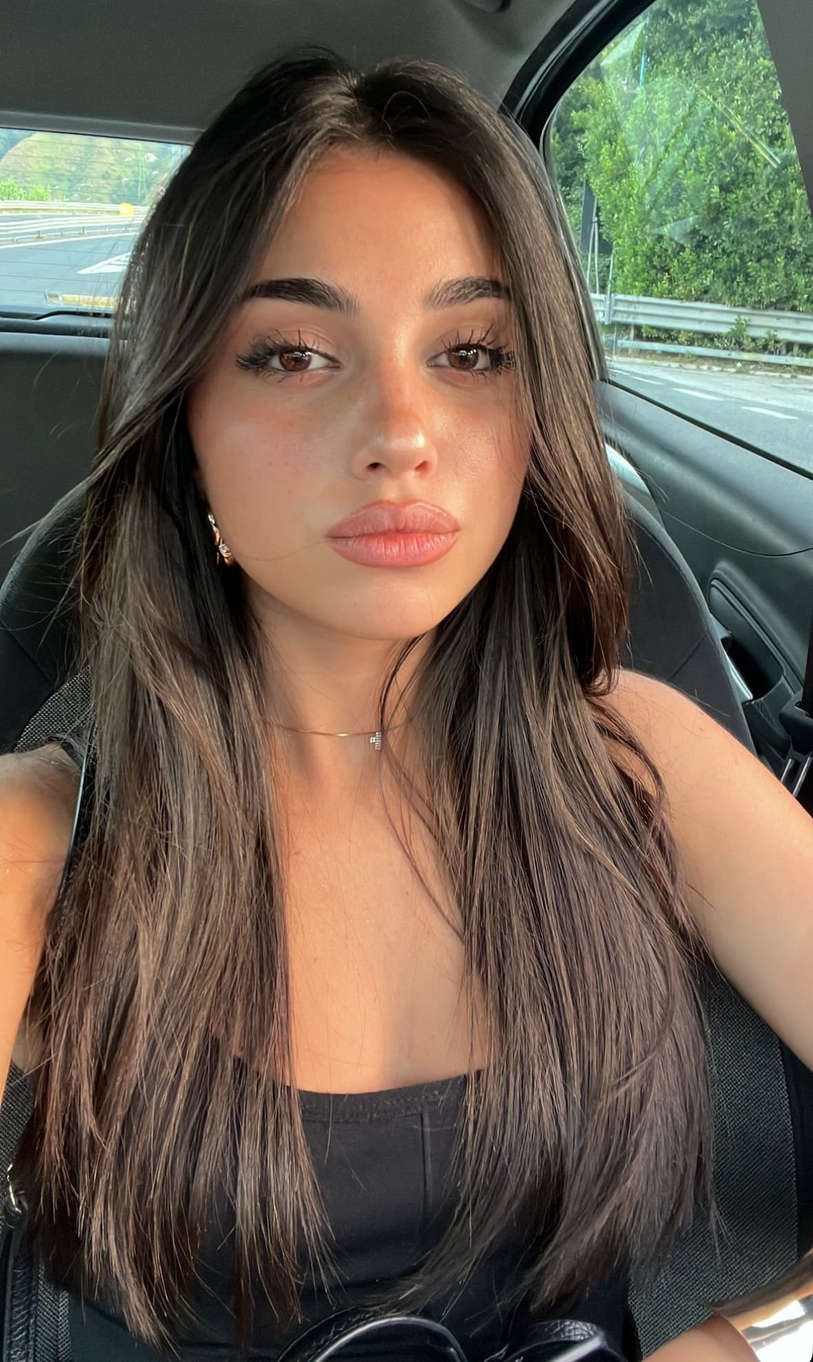 Chic Girl Selfie Style 2