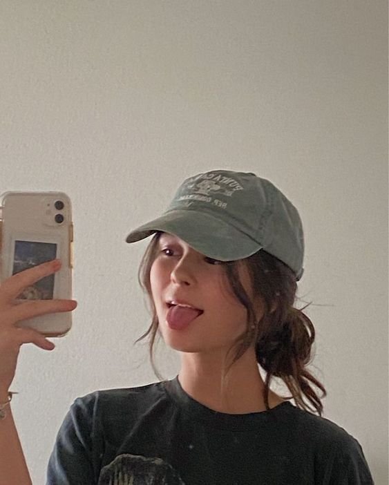 Beautiful Girl Selfie Pose 2