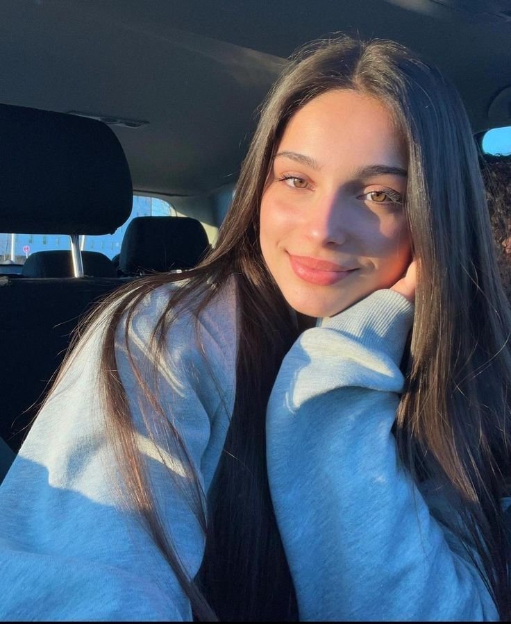 Stunning Selfie Pose Inspiration 2