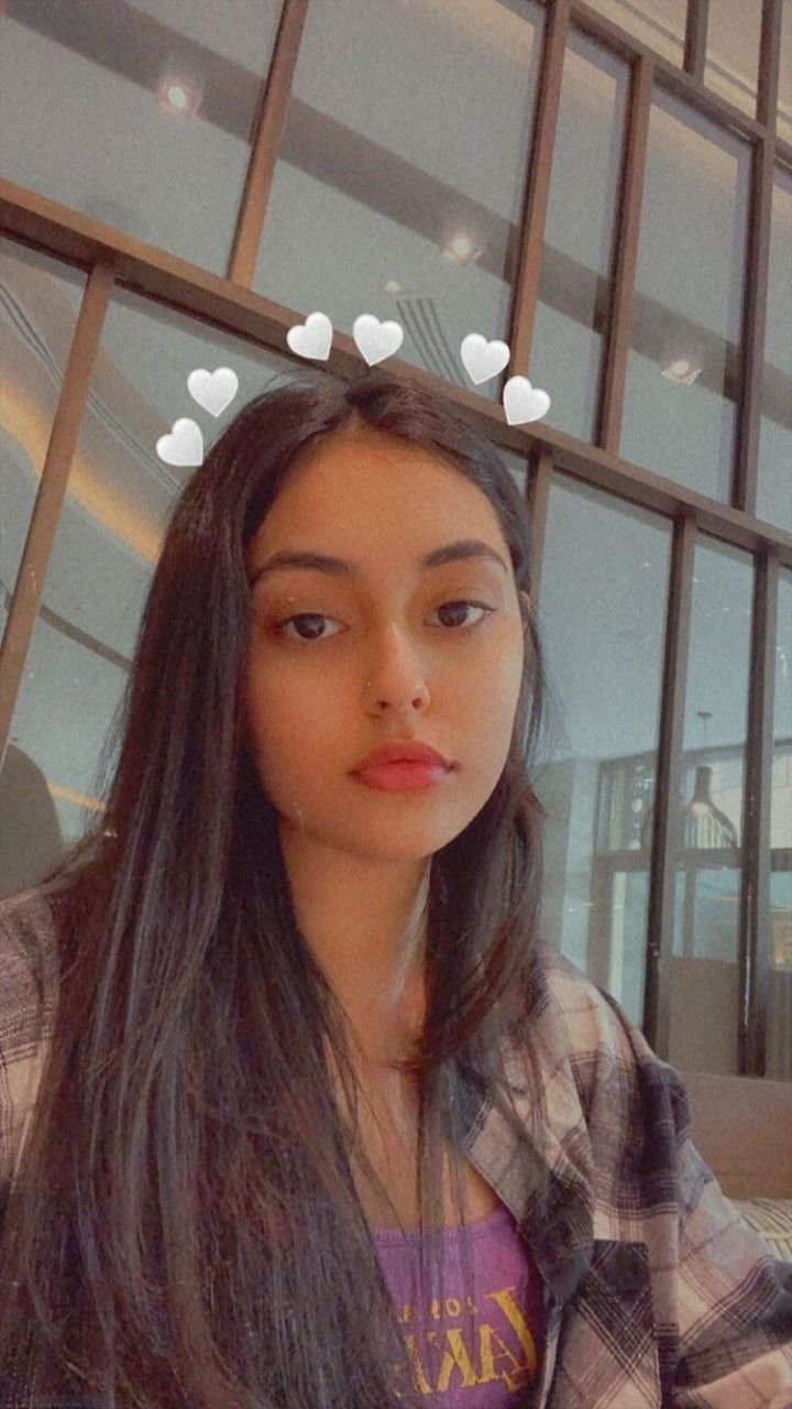 Modern Girl Selfie Style Design 2