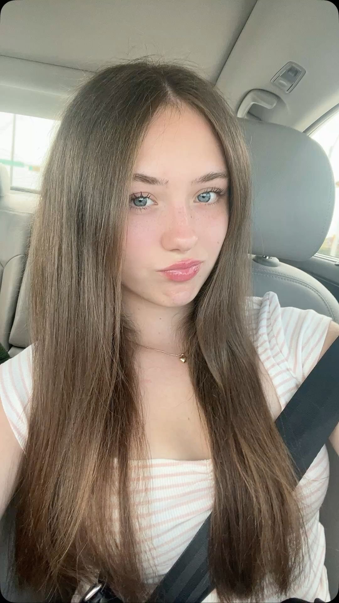 Stunning Selfie Pose Inspiration 2