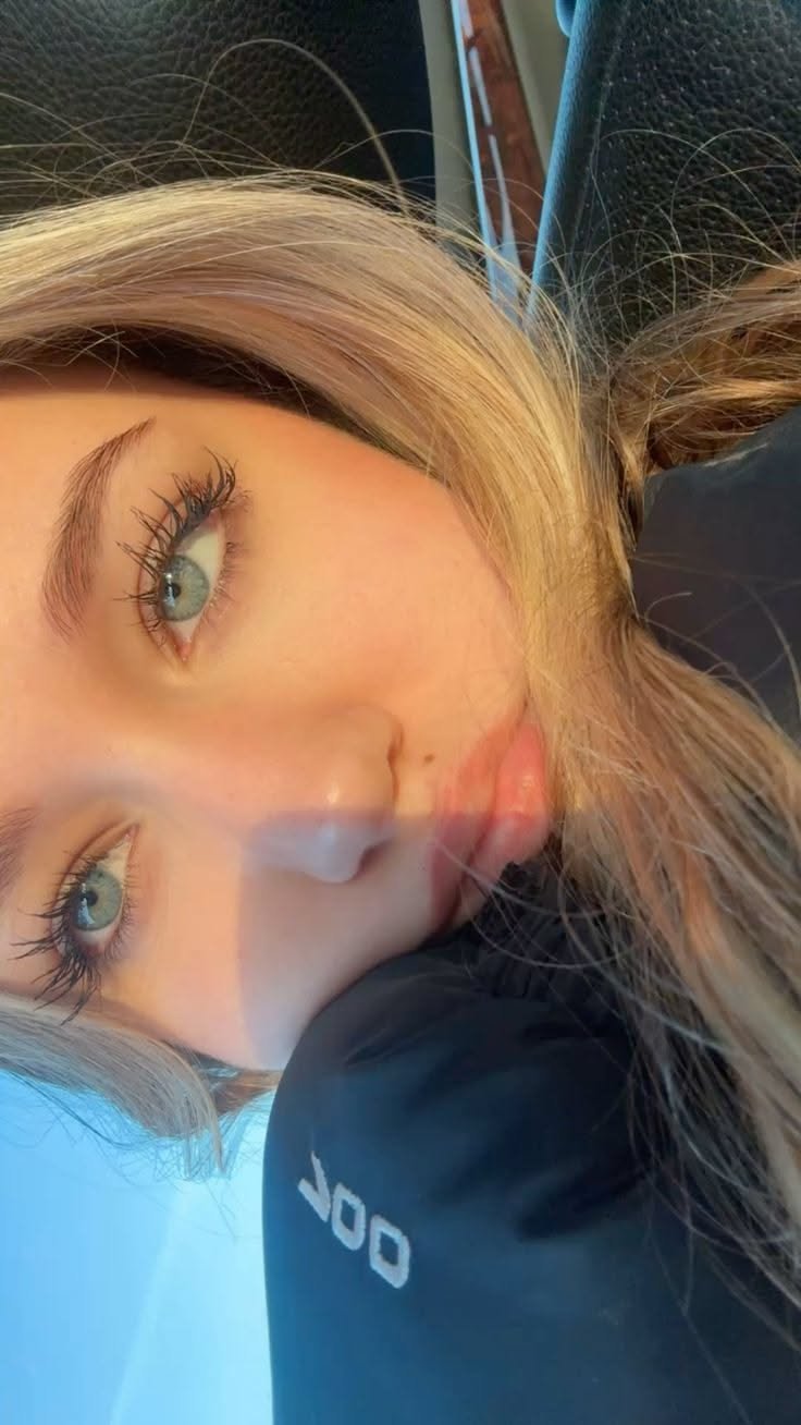 Stunning Selfie Pose Inspiration 3