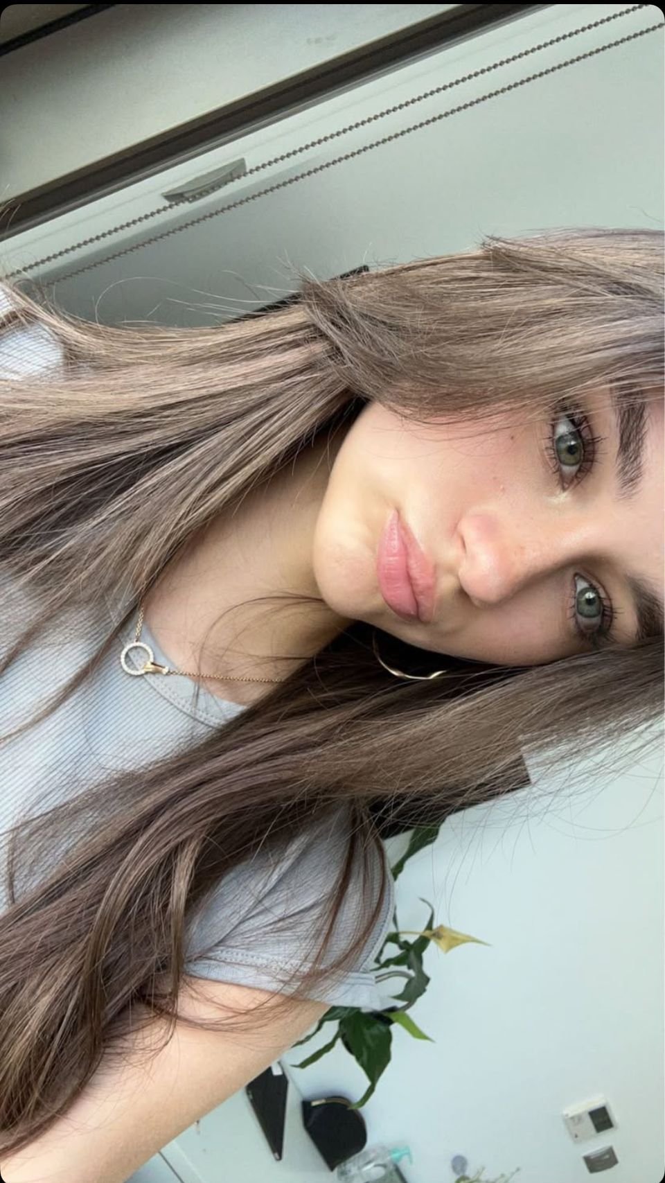 Beautiful Girl Selfie Pose 3