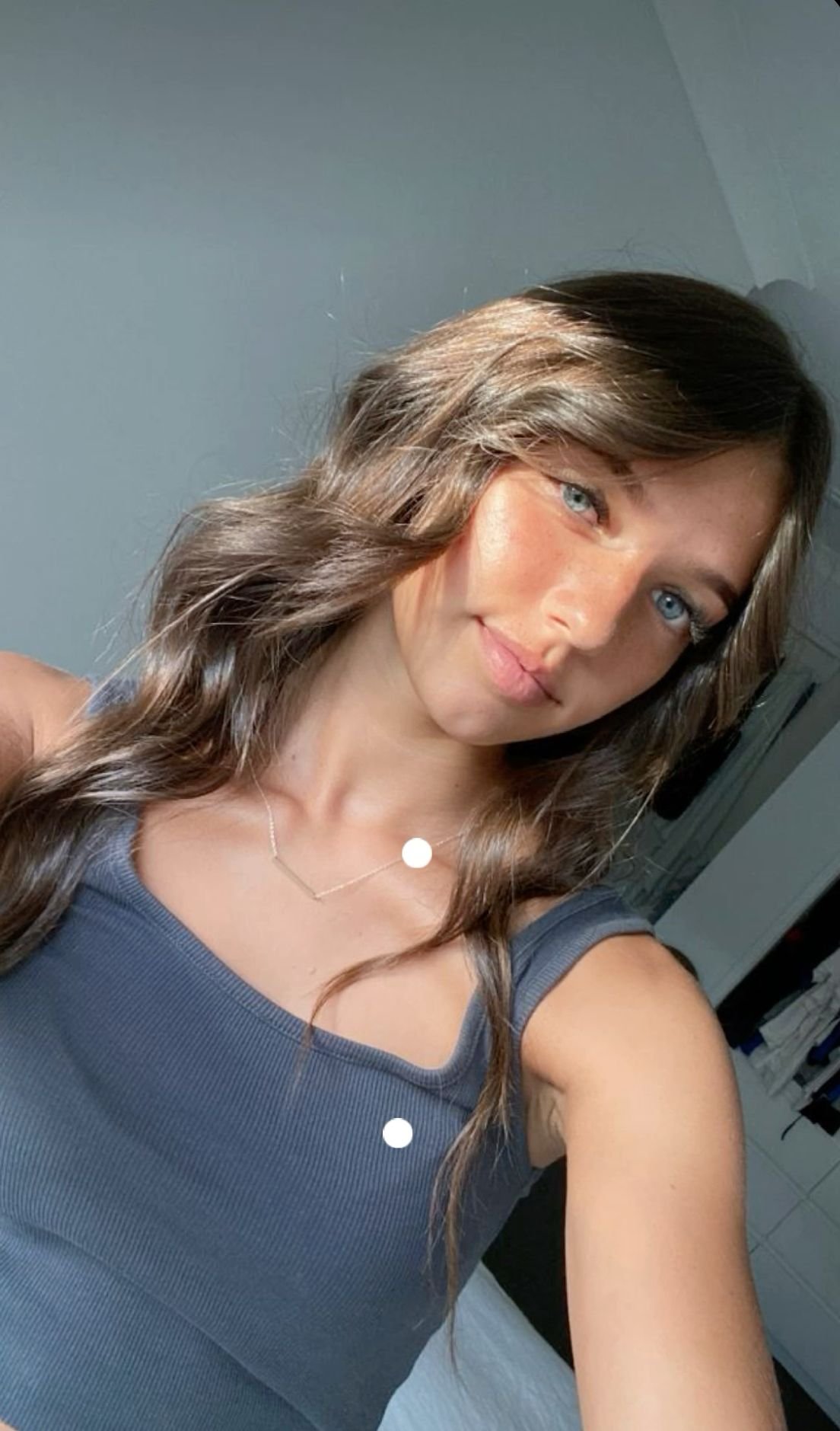 Modern Girl Selfie Style Design 3