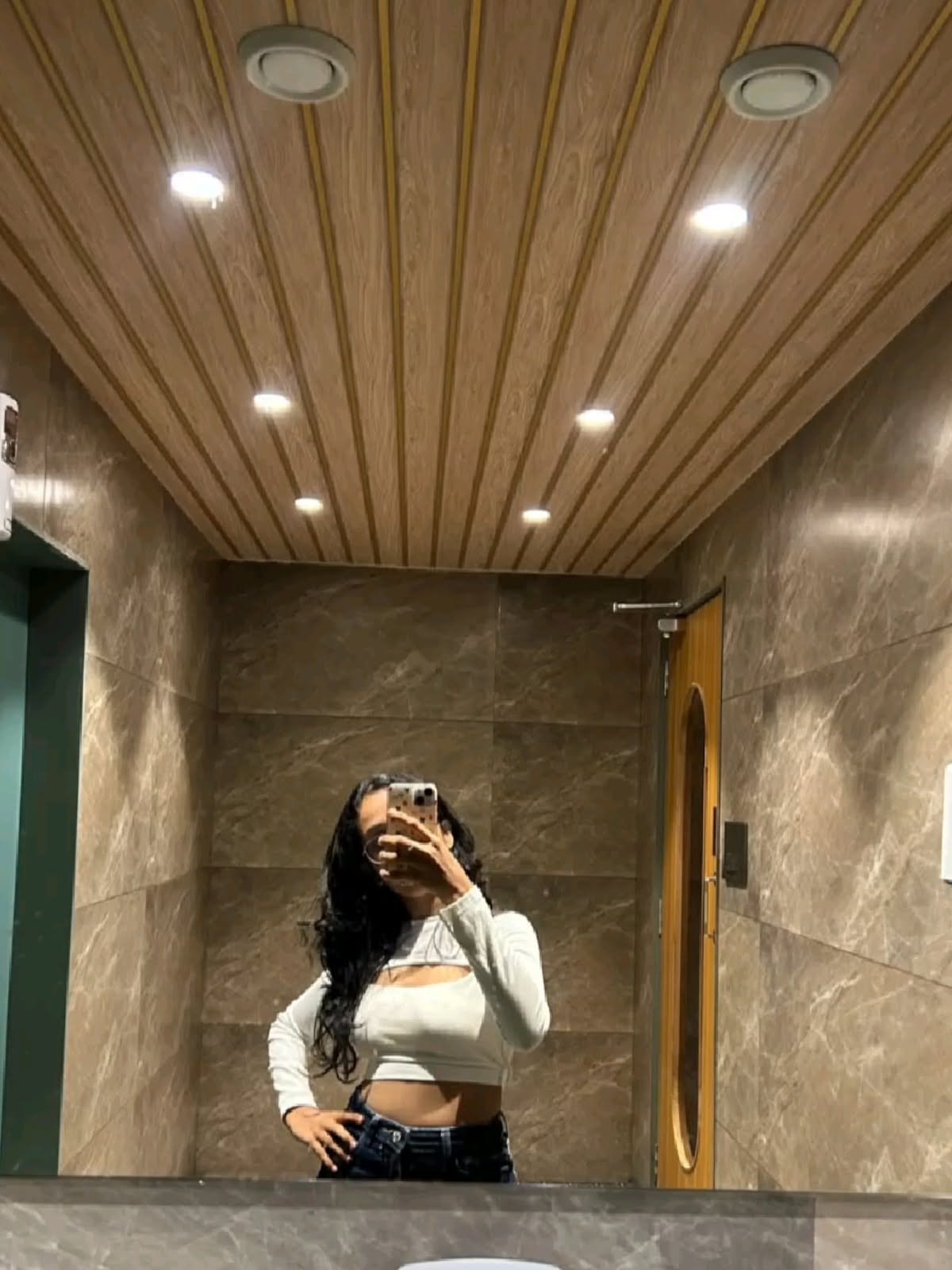 Gorgeous Girl Selfie Image 3