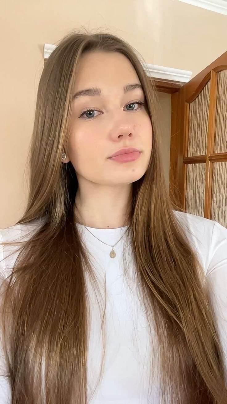 Beautiful Girl Selfie Pose 3