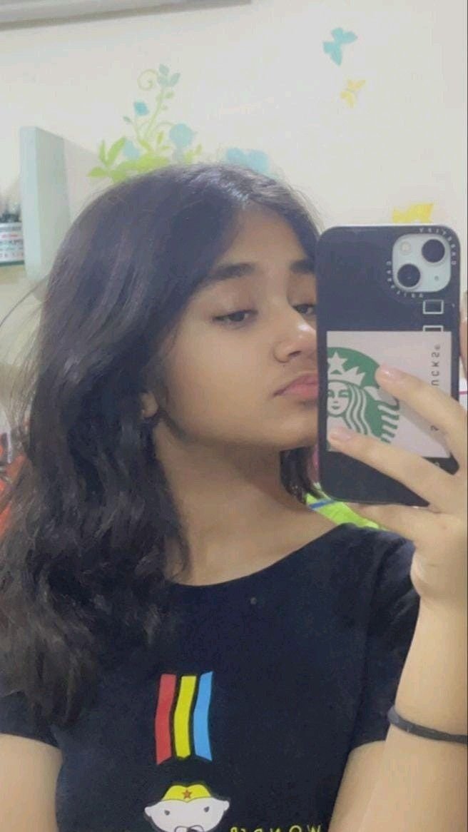Chic Girl Selfie Style 3