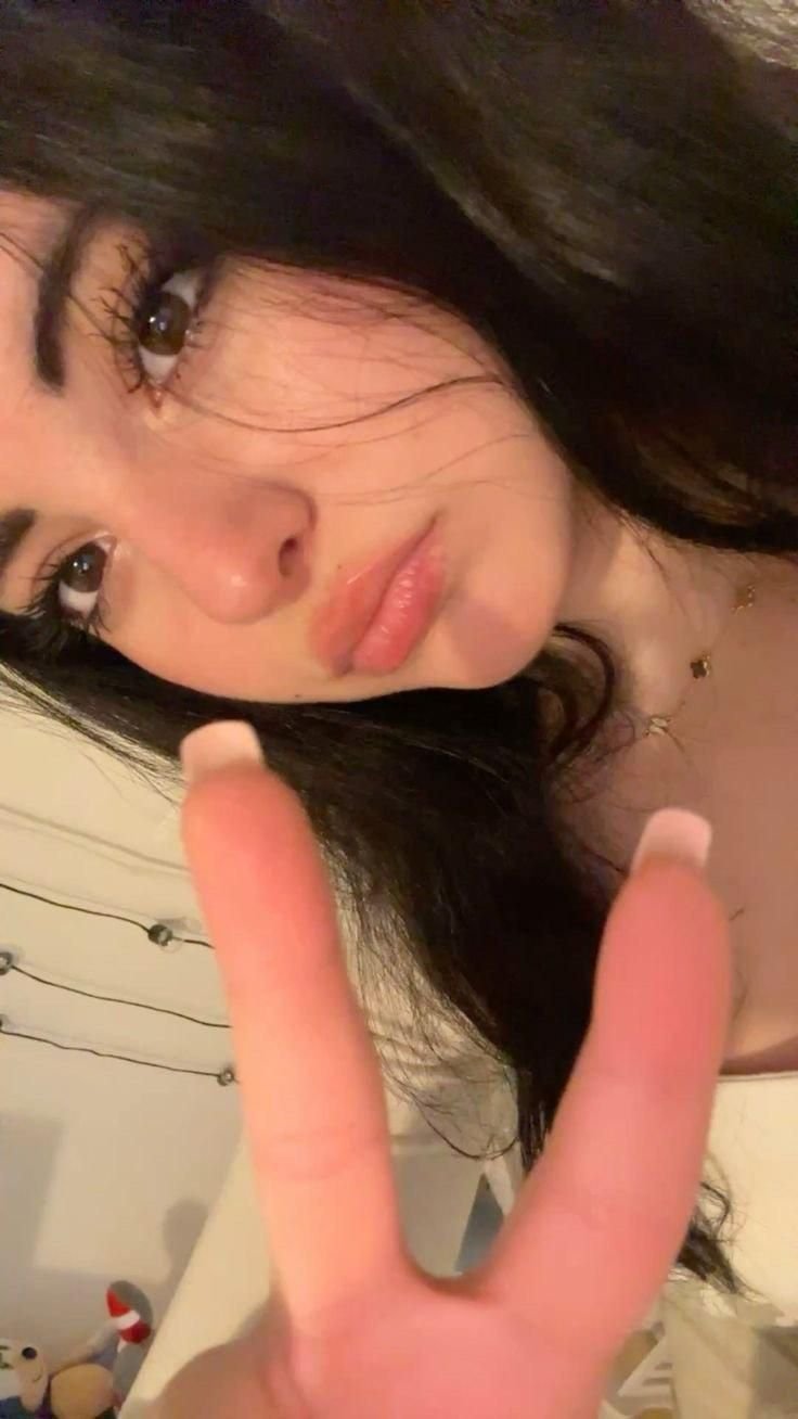 Gorgeous Girl Selfie Image 3