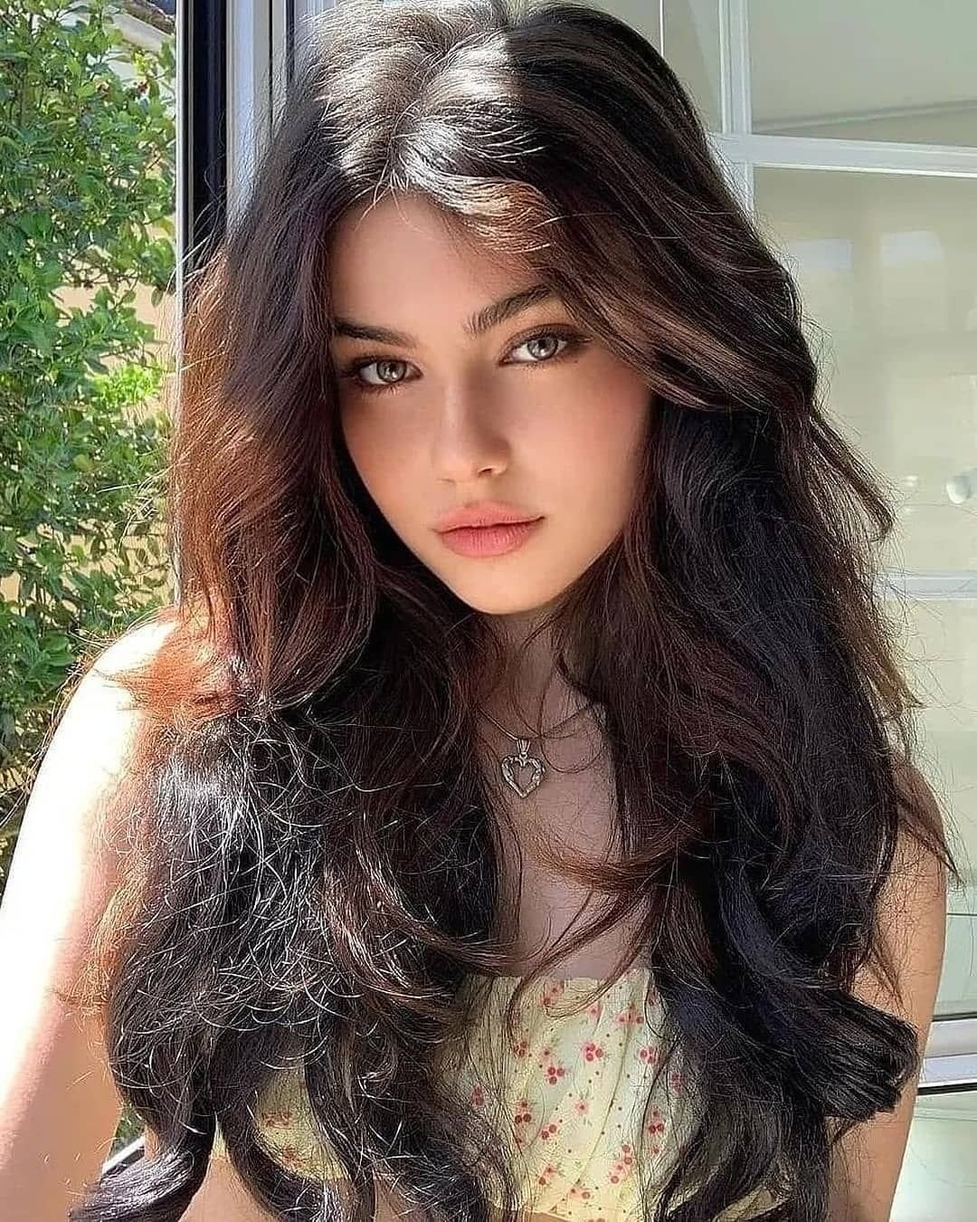 Chic Girl Selfie Style 3