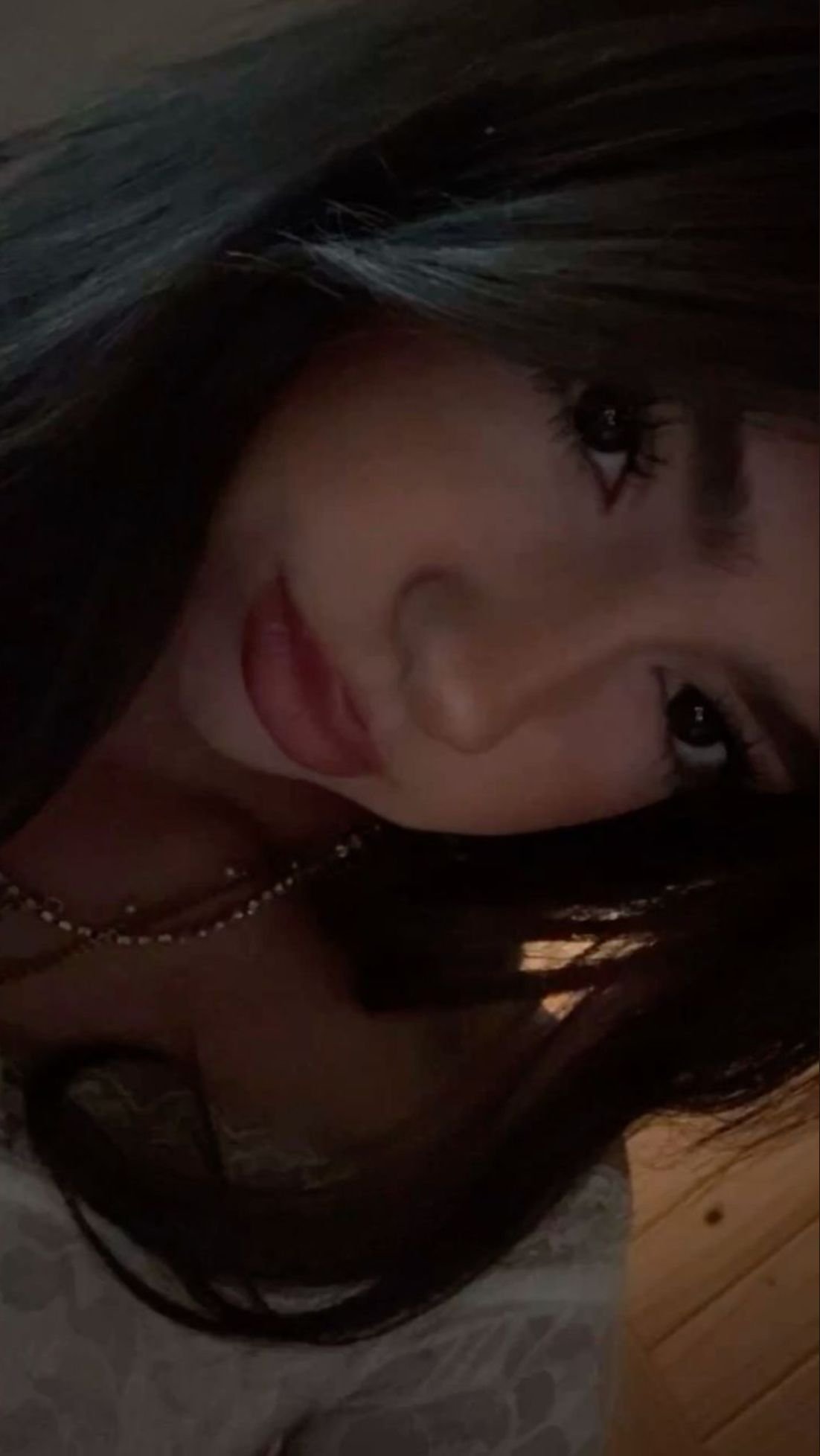 Beautiful Girl Selfie Pose 3
