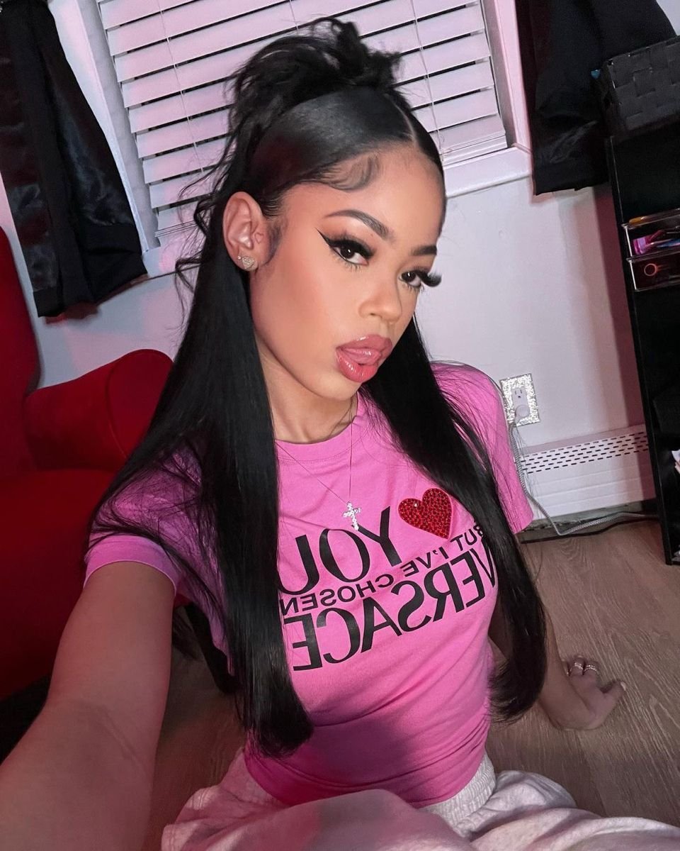 Chic Girl Selfie Style 3