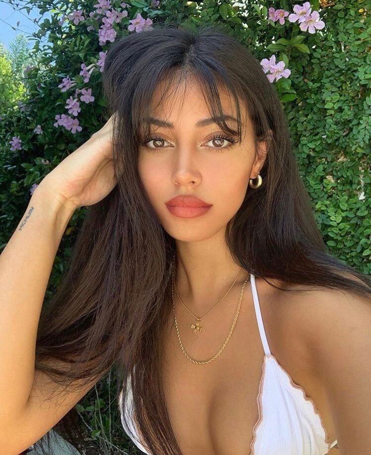 Beautiful Girl Selfie Pose 3