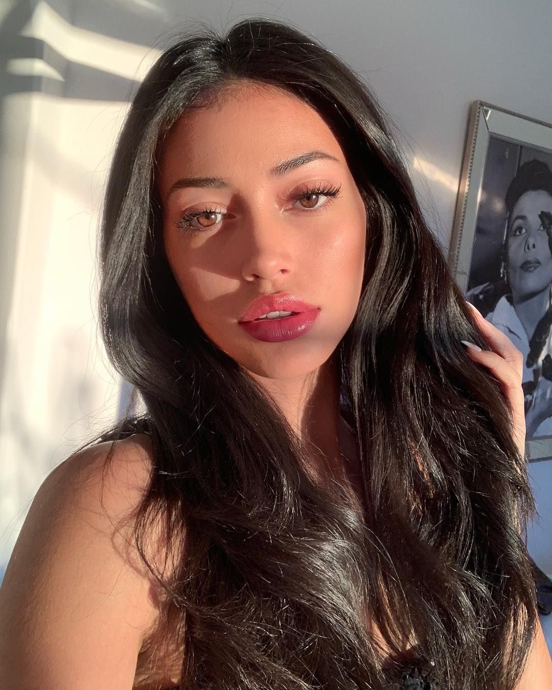 Stunning Selfie Pose Inspiration 4