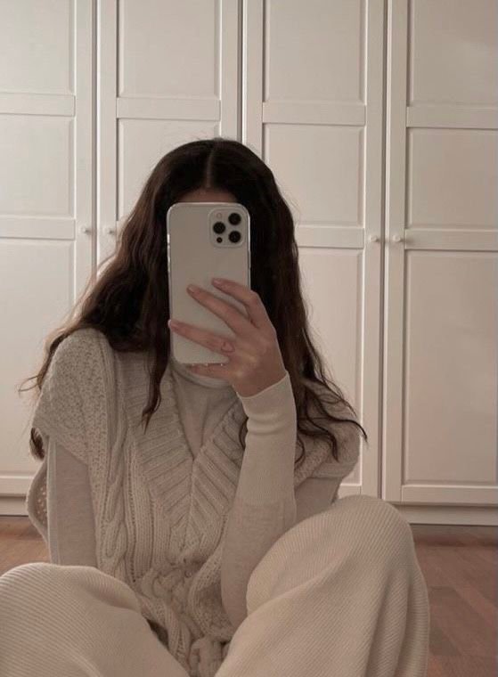 Gorgeous Girl Selfie Image 4