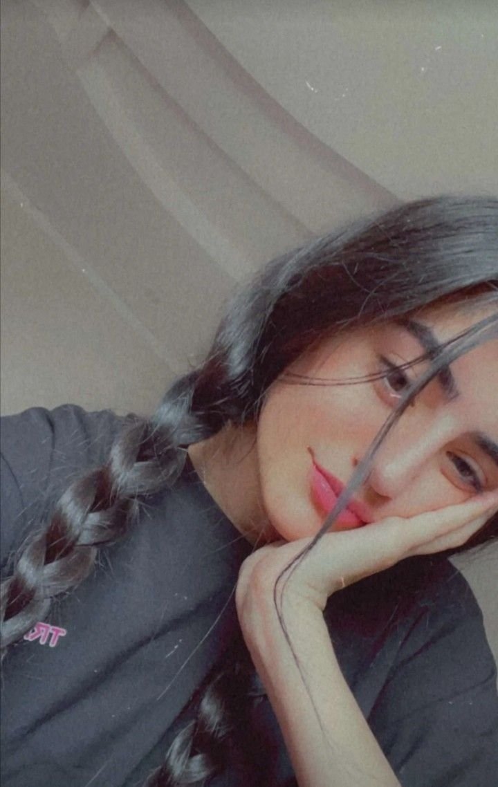 Stunning Selfie Style Portrait 5