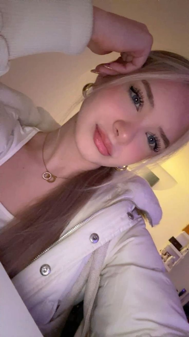 Beautiful Girl Selfie Photography 5