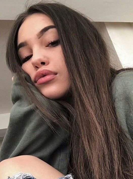 Modern Girl Selfie Style Design 5