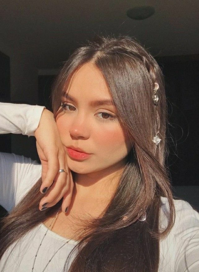 Modern Girl Selfie Style Design 5