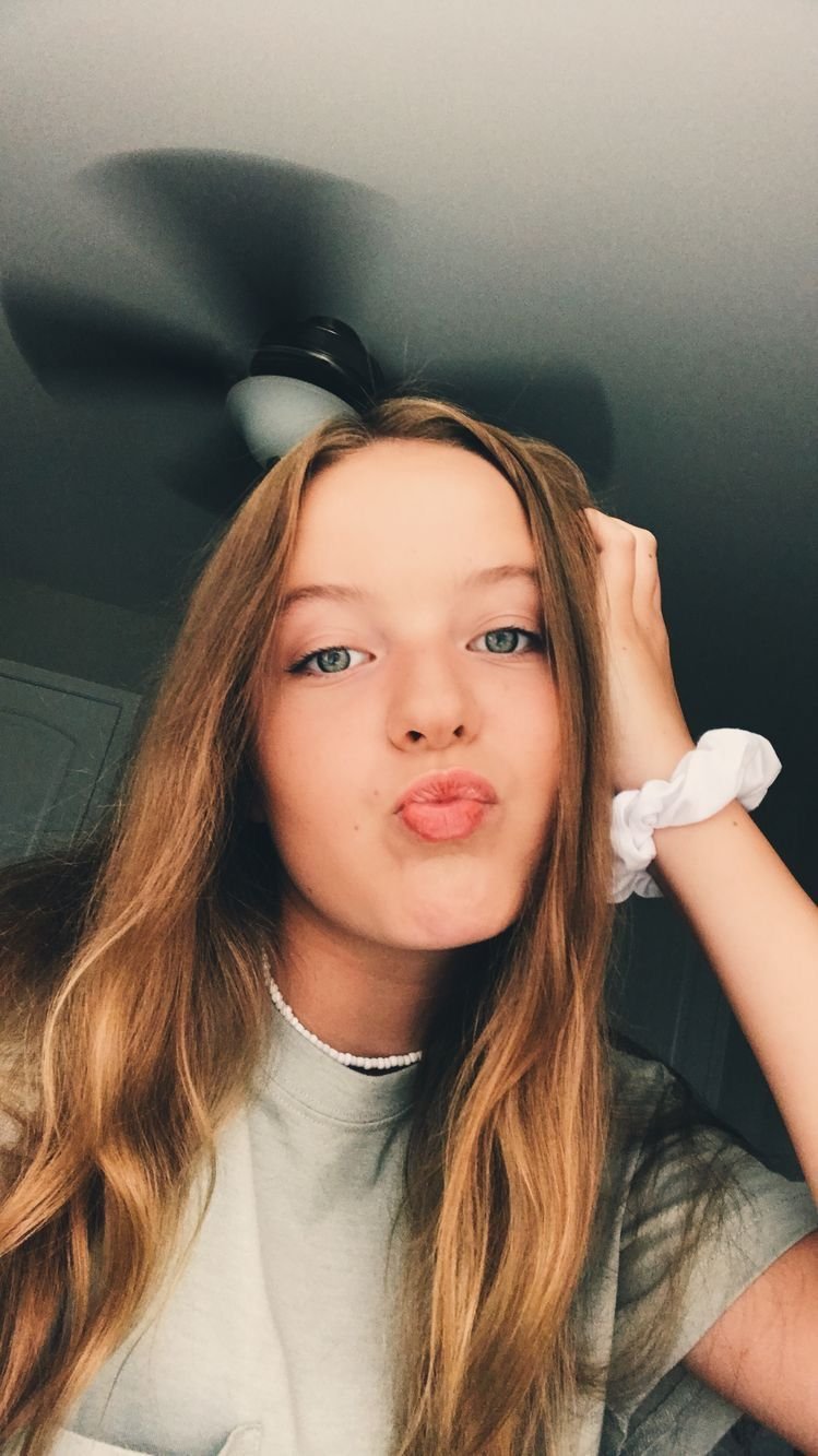 Chic Selfie Photography Inspiration 5