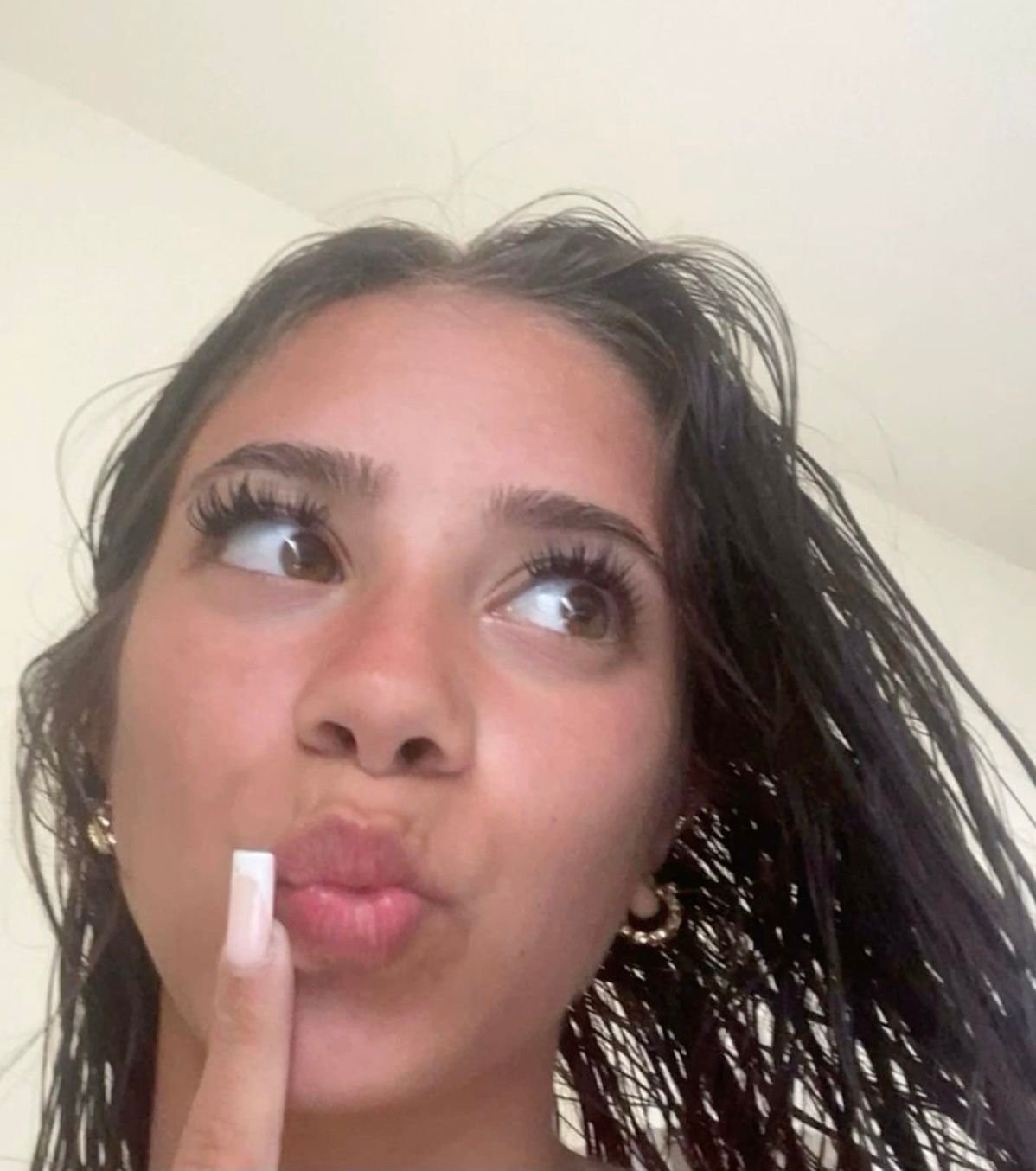 Gorgeous Girl Selfie Image 5