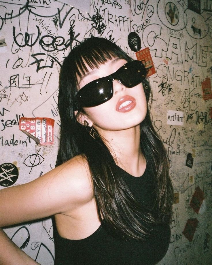 Chic Girl Selfie Style 6