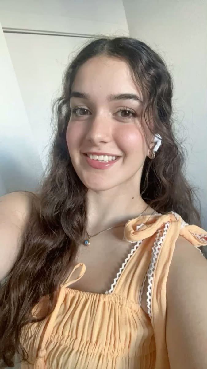 Gorgeous Girl Selfie Image 6