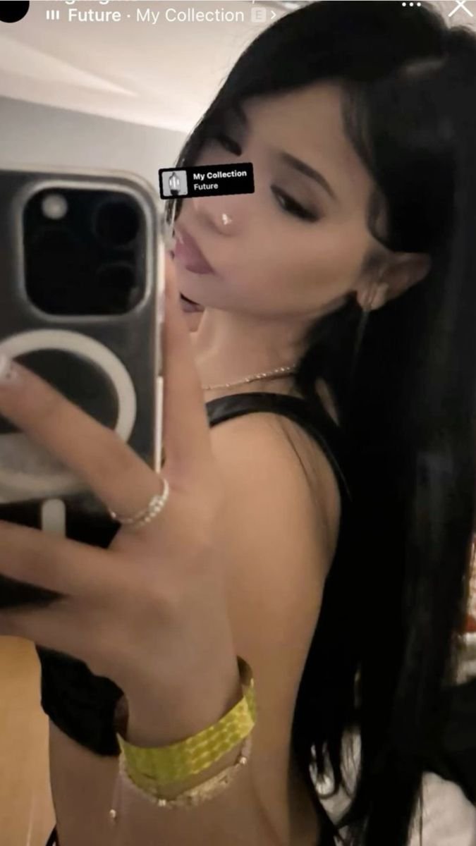 Gorgeous Selfie Pose for Daily Inspiration