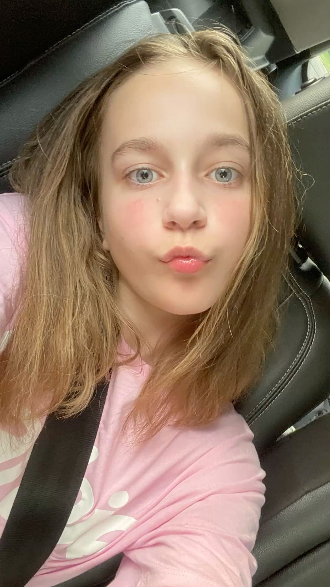 You Need to See This Selfie Vibes