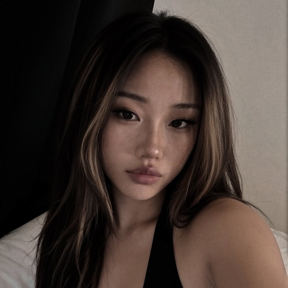 Stunning Girl Face Image