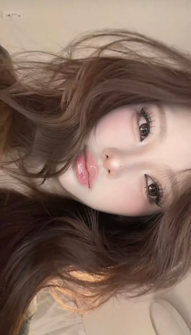 Stunning Girl Face Image