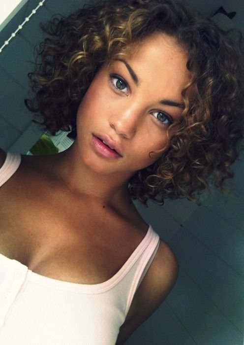 Beautiful Curly Hair Fashion 2