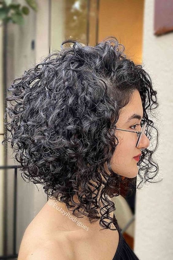 Voluminous Natural Curly Look 2