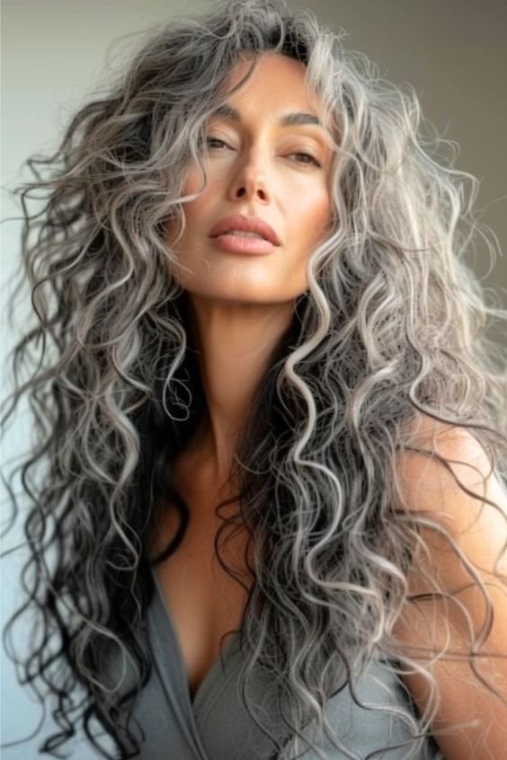 Bouncy Curly Hairstyle Inspiration 3
