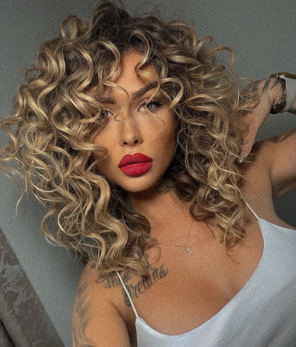 Defined Curly Hair Texture Style 3