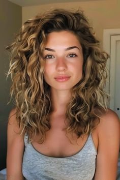 Voluminous Curly Hair Look 5