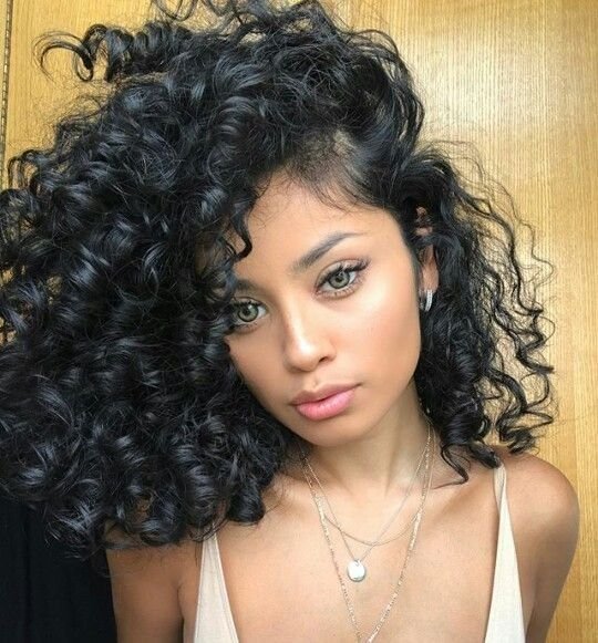 Bouncy Curly Hairstyle Look 5