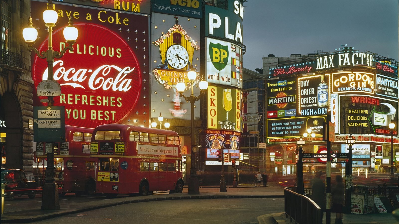 You Need to See This Cyberpunk City
